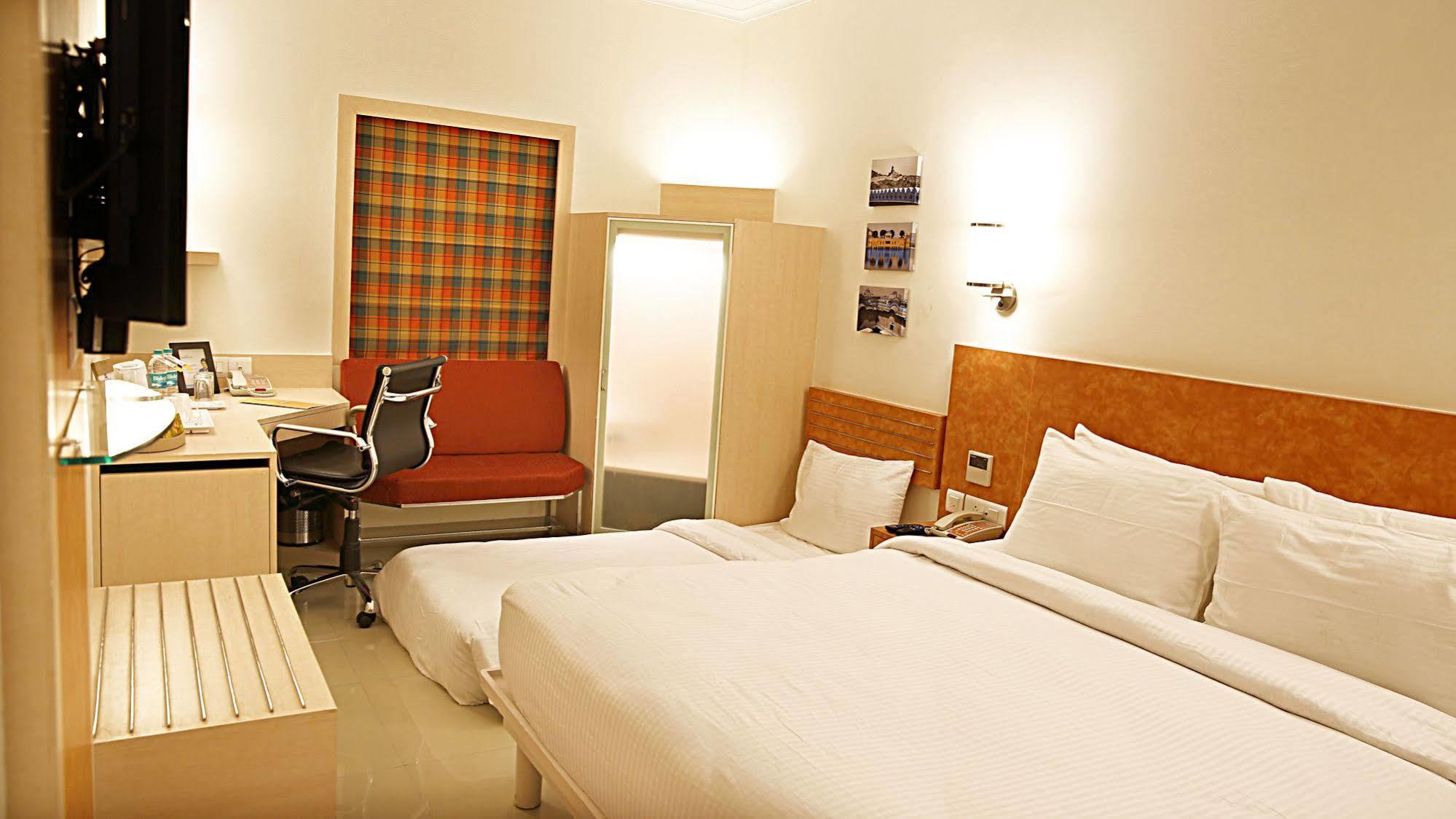 เนอร์วานา โฮมเทล ชัยปุระ – อะ ซาโรวาร์ โฮเต็ล Hotel ภายนอก รูปภาพ