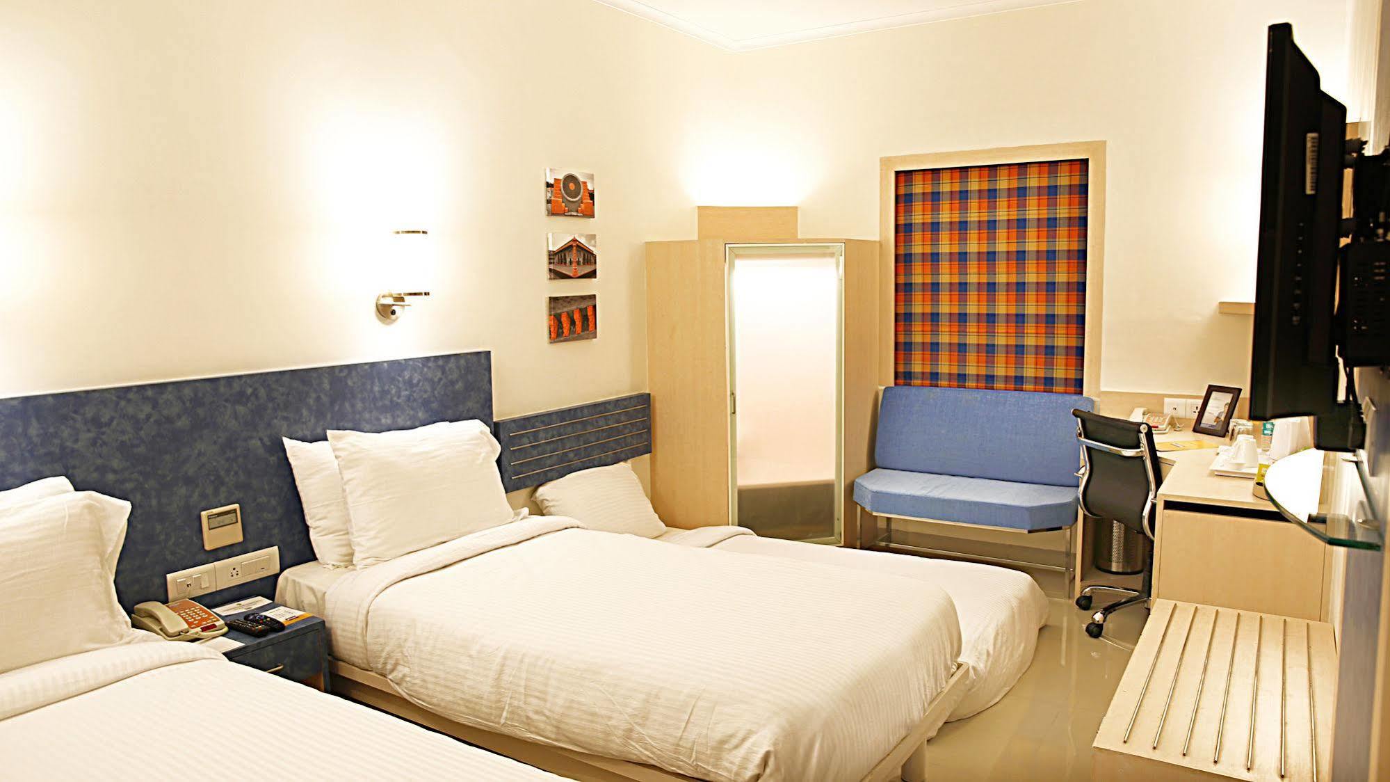 เนอร์วานา โฮมเทล ชัยปุระ – อะ ซาโรวาร์ โฮเต็ล Hotel ภายนอก รูปภาพ